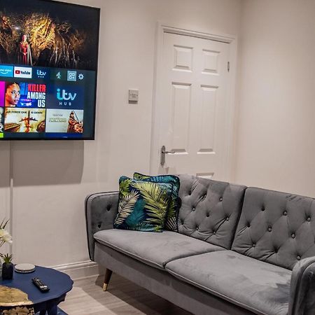 Bv Comfy Spacious 3 Bedroom House At Tatton Street Манчестер Экстерьер фото