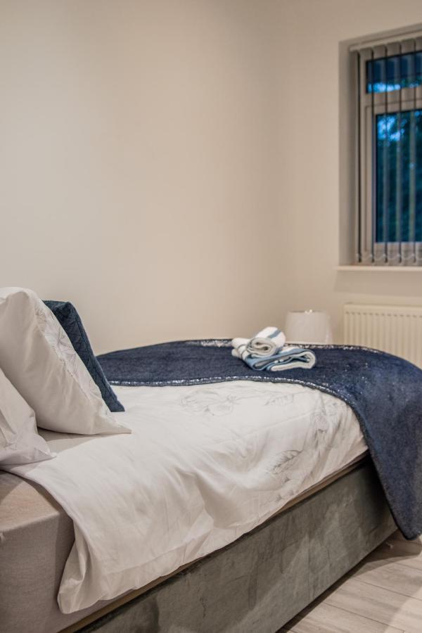 Bv Comfy Spacious 3 Bedroom House At Tatton Street Манчестер Экстерьер фото